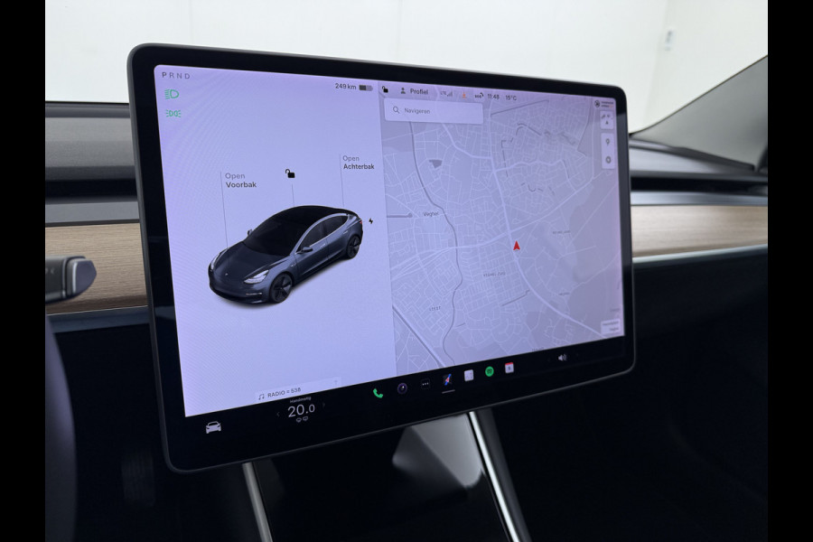 Tesla Model 3 Long Range AWD 75kWh Trekhaak AutoPilot Leeer Pano-dak Adaptive-Cruise Camera's Elektr.-Stuur+Stoelen+Spiegels+Geheugen+Easy-Ent Navi LED DAB Voorverwarmen interieur Keyless One-Pedal-Drive 4WD SOH 86% 1.000KG Trekgewicht Origineel Nederlandse Auto Fabrieksgarantie op Accu en Motor tot 19-12-2027/192.00km € 60.430 nieuw!
