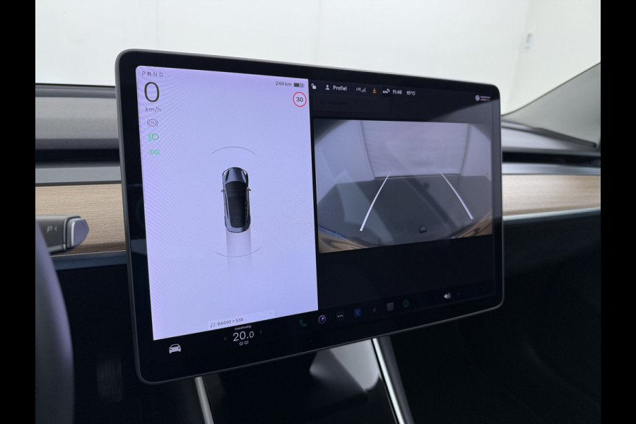 Tesla Model 3 Long Range AWD 75kWh Trekhaak AutoPilot Leeer Pano-dak Adaptive-Cruise Camera's Elektr.-Stuur+Stoelen+Spiegels+Geheugen+Easy-Ent Navi LED DAB Voorverwarmen interieur Keyless One-Pedal-Drive 4WD SOH 86% 1.000KG Trekgewicht Origineel Nederlandse Auto Fabrieksgarantie op Accu en Motor tot 19-12-2027/192.00km € 60.430 nieuw!