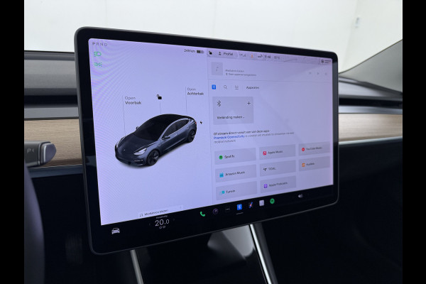 Tesla Model 3 Long Range AWD 75kWh Trekhaak AutoPilot Leeer Pano-dak Adaptive-Cruise Camera's Elektr.-Stuur+Stoelen+Spiegels+Geheugen+Easy-Ent Navi LED DAB Voorverwarmen interieur Keyless One-Pedal-Drive 4WD SOH 86% 1.000KG Trekgewicht Origineel Nederlandse Auto Fabrieksgarantie op Accu en Motor tot 19-12-2027/192.00km € 60.430 nieuw!