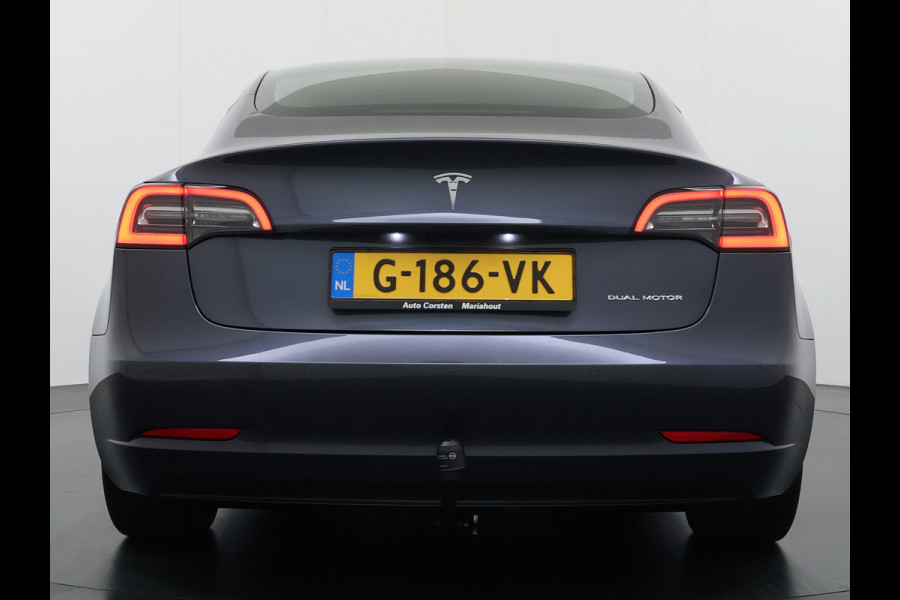 Tesla Model 3 Long Range AWD 75kWh Trekhaak AutoPilot Leeer Pano-dak Adaptive-Cruise Camera's Elektr.-Stuur+Stoelen+Spiegels+Geheugen+Easy-Ent Navi LED DAB Voorverwarmen interieur Keyless One-Pedal-Drive 4WD SOH 86% 1.000KG Trekgewicht Origineel Nederlandse Auto Fabrieksgarantie op Accu en Motor tot 19-12-2027/192.00km € 60.430 nieuw!