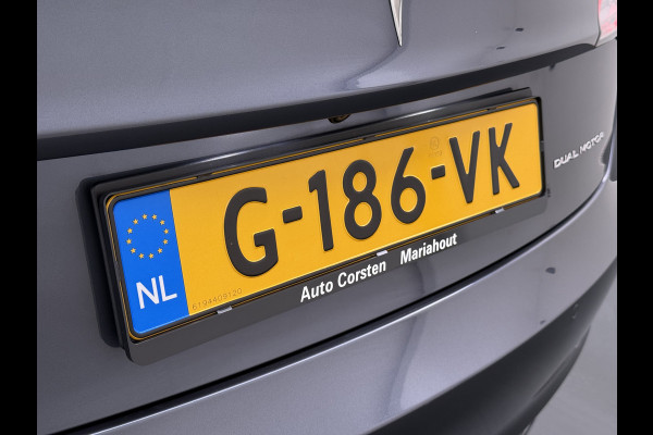 Tesla Model 3 Long Range AWD 75kWh Trekhaak AutoPilot Leeer Pano-dak Adaptive-Cruise Camera's Elektr.-Stuur+Stoelen+Spiegels+Geheugen+Easy-Ent Navi LED DAB Voorverwarmen interieur Keyless One-Pedal-Drive 4WD SOH 86% 1.000KG Trekgewicht Origineel Nederlandse Auto Fabrieksgarantie op Accu en Motor tot 19-12-2027/192.00km € 60.430 nieuw!