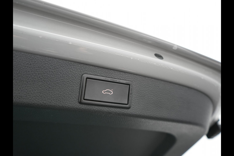 Škoda Superb Combi 1.4 TSI iV Sportline Business Plug In Hybrid 218pk Dealer O.H. PHEV | Trekhaak Af Fabriek | Adaptive Cruise | 360 Camera | Canton Audio | Alcantara Sportstoelen Memory & Verwarmd | Sfeerverlichting | Stuur Verwarmd | Keyless | Crystal LED | DAB |