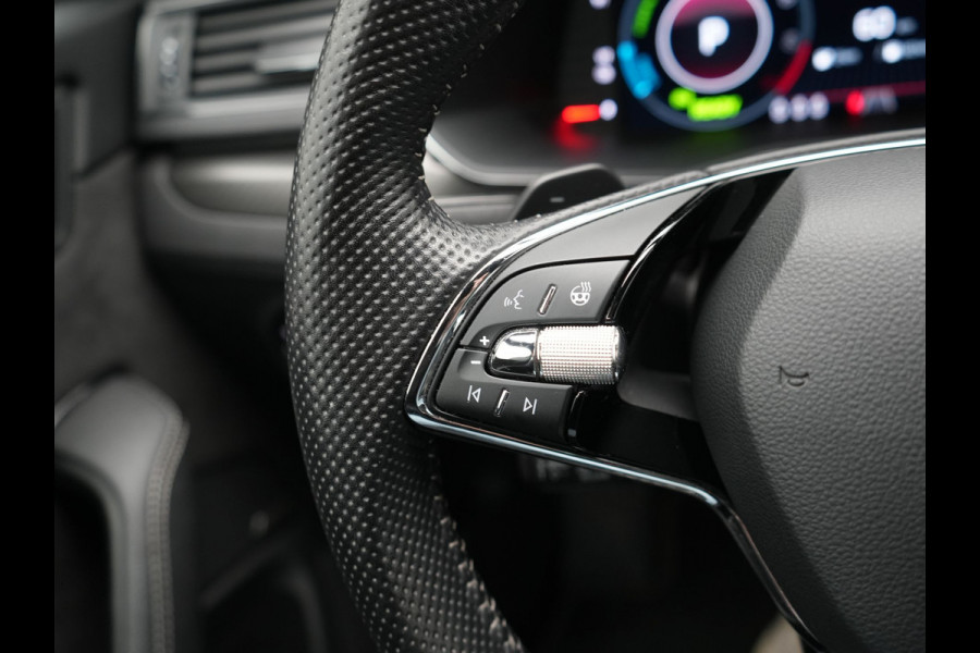 Škoda Superb Combi 1.4 TSI iV Sportline Business Plug In Hybrid 218pk Dealer O.H. PHEV | Trekhaak Af Fabriek | Adaptive Cruise | 360 Camera | Canton Audio | Alcantara Sportstoelen Memory & Verwarmd | Sfeerverlichting | Stuur Verwarmd | Keyless | Crystal LED | DAB |