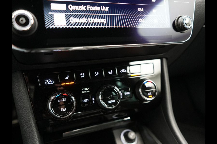 Škoda Superb Combi 1.4 TSI iV Sportline Business Plug In Hybrid 218pk Dealer O.H. PHEV | Trekhaak Af Fabriek | Adaptive Cruise | 360 Camera | Canton Audio | Alcantara Sportstoelen Memory & Verwarmd | Sfeerverlichting | Stuur Verwarmd | Keyless | Crystal LED | DAB |