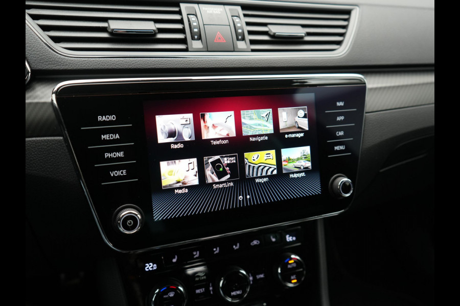 Škoda Superb Combi 1.4 TSI iV Sportline Business Plug In Hybrid 218pk Dealer O.H. PHEV | Trekhaak Af Fabriek | Adaptive Cruise | 360 Camera | Canton Audio | Alcantara Sportstoelen Memory & Verwarmd | Sfeerverlichting | Stuur Verwarmd | Keyless | Crystal LED | DAB |