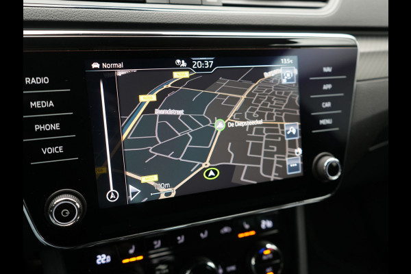 Škoda Superb Combi 1.4 TSI iV Sportline Business Plug In Hybrid 218pk Dealer O.H. PHEV | Trekhaak Af Fabriek | Adaptive Cruise | 360 Camera | Canton Audio | Alcantara Sportstoelen Memory & Verwarmd | Sfeerverlichting | Stuur Verwarmd | Keyless | Crystal LED | DAB |