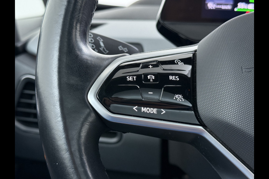 Volkswagen ID.3 First Max 62kWh Pano-dak 20"lm Head-Up-Display Adap.Cruise Camera Elek.Stoelen Navi Ecc Keyless Advanced Head-Up Matrix-Led SOH 91% Ergo Active Stoelen+Stuur+Stoelverwarming Led-a-licht dynamisch Apple Carplay Android Auto Dodehoek detector Dealeronderhouden Origineel Nederlandse Auto € 49.175,- nieuw!
