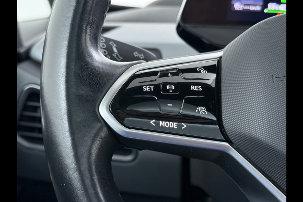 Volkswagen ID.3 First Max 62kWh Pano-dak 20"lm Head-Up-Display Adap.Cruise Camera Elek.Stoelen Navi Ecc Keyless Advanced Head-Up Matrix-Led SOH 91% Ergo Active Stoelen+Stuur+Stoelverwarming Led-a-licht dynamisch Apple Carplay Android Auto Dodehoek detector Dealeronderhouden Origineel Nederlandse Auto € 49.175,- nieuw!