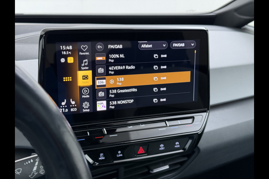 Volkswagen ID.3 First Max 62kWh Pano-dak 20"lm Head-Up-Display Adap.Cruise Camera Elek.Stoelen Navi Ecc Keyless Advanced Head-Up Matrix-Led SOH 91% Ergo Active Stoelen+Stuur+Stoelverwarming Led-a-licht dynamisch Apple Carplay Android Auto Dodehoek detector Dealeronderhouden Origineel Nederlandse Auto € 49.175,- nieuw!