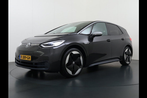 Volkswagen ID.3 First Max 62kWh Pano-dak 20"lm Head-Up-Display Adap.Cruise Camera Elek.Stoelen Navi Ecc Keyless Advanced Head-Up Matrix-Led SOH 91% Ergo Active Stoelen+Stuur+Stoelverwarming Led-a-licht dynamisch Apple Carplay Android Auto Dodehoek detector Dealeronderhouden Origineel Nederlandse Auto € 49.175,- nieuw!