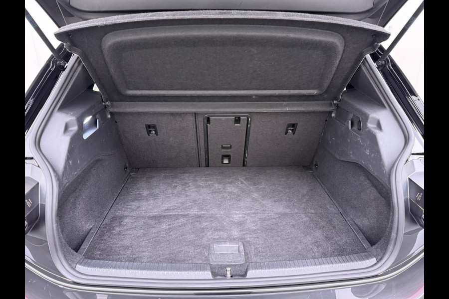 Volkswagen ID.3 First Max 62kWh Pano-dak 20"lm Head-Up-Display Adap.Cruise Camera Elek.Stoelen Navi Ecc Keyless Advanced Head-Up Matrix-Led SOH 91% Ergo Active Stoelen+Stuur+Stoelverwarming Led-a-licht dynamisch Apple Carplay Android Auto Dodehoek detector Dealeronderhouden Origineel Nederlandse Auto € 49.175,- nieuw!