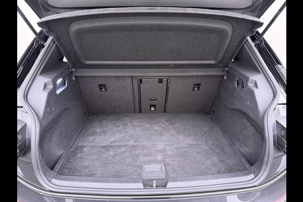 Volkswagen ID.3 First Max 62kWh Pano-dak 20"lm Head-Up-Display Adap.Cruise Camera Elek.Stoelen Navi Ecc Keyless Advanced Head-Up Matrix-Led SOH 91% Ergo Active Stoelen+Stuur+Stoelverwarming Led-a-licht dynamisch Apple Carplay Android Auto Dodehoek detector Dealeronderhouden Origineel Nederlandse Auto € 49.175,- nieuw!