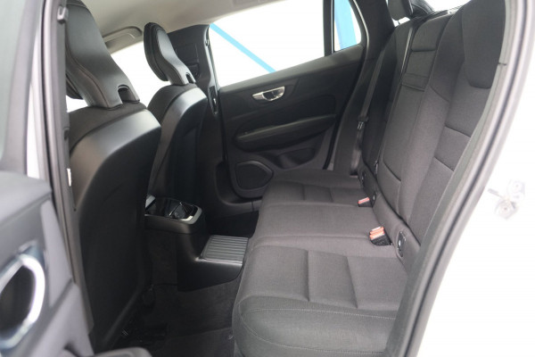Volvo V60 2.0 T6 Recharge AWD Inscription - Airco, Cruise, PDC, Camera, Carplay, Trekhaak.