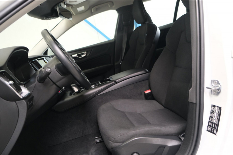Volvo V60 2.0 T6 Recharge AWD Inscription - Airco, Cruise, PDC, Camera, Carplay, Trekhaak.