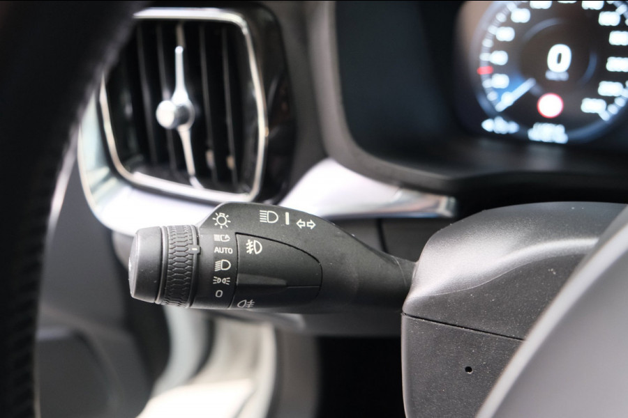 Volvo V60 2.0 T6 Recharge AWD Inscription - Airco, Cruise, PDC, Camera, Carplay, Trekhaak.