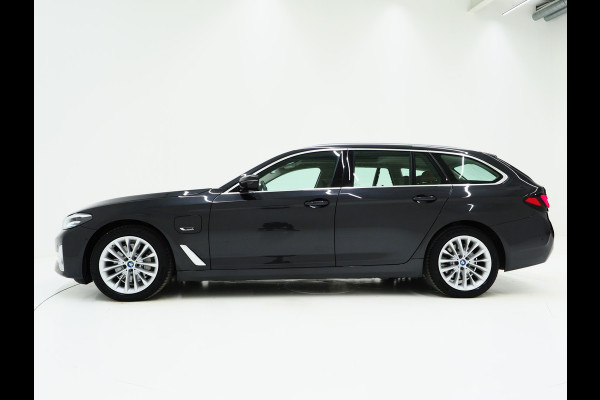 BMW 5 Serie Touring 530e xDrive | Panoramadak | Leder | Sfeerlicht | Carplay | Camera | Stoelverwarming