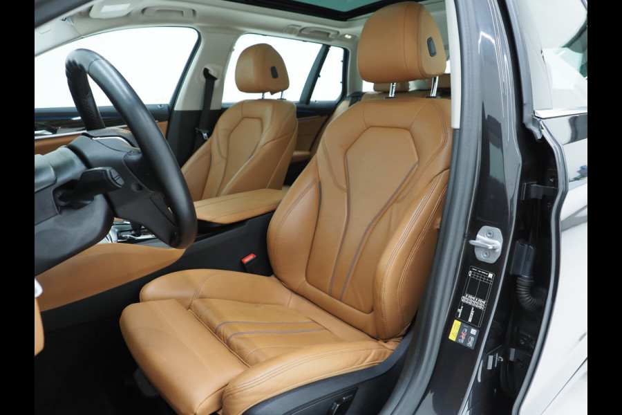 BMW 5 Serie Touring 530e xDrive | Panoramadak | Leder | Sfeerlicht | Carplay | Camera | Stoelverwarming