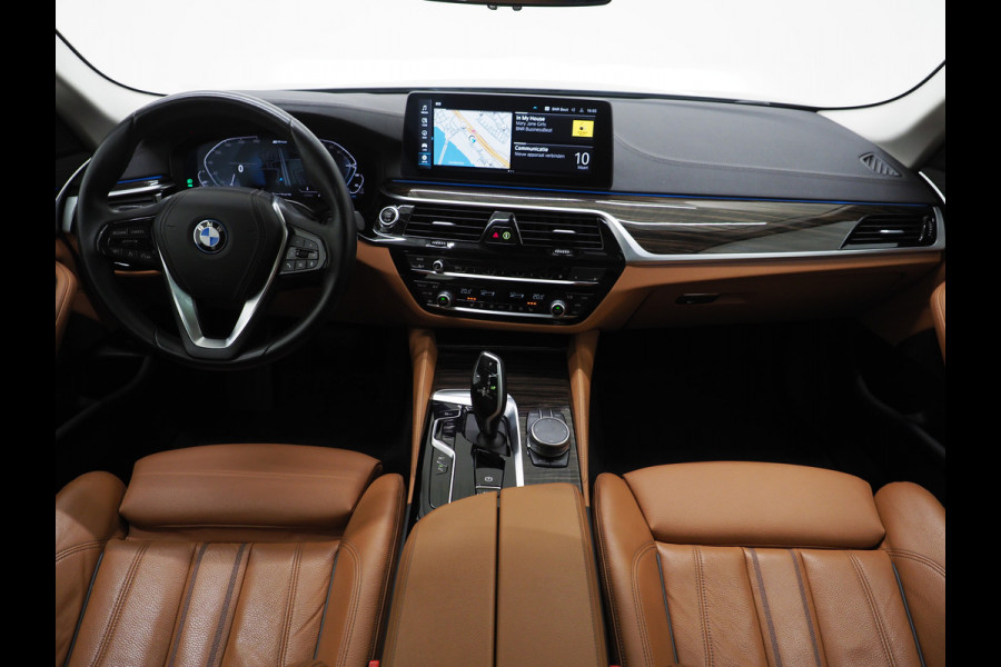BMW 5 Serie Touring 530e xDrive | Panoramadak | Leder | Sfeerlicht | Carplay | Camera | Stoelverwarming