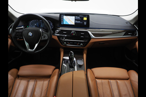 BMW 5 Serie Touring 530e xDrive | Panoramadak | Leder | Sfeerlicht | Carplay | Camera | Stoelverwarming