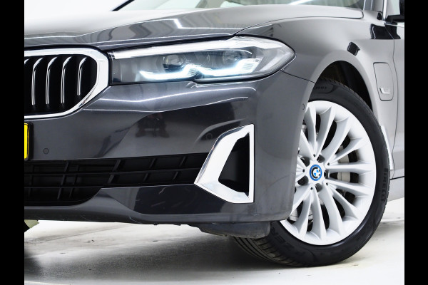 BMW 5 Serie Touring 530e xDrive | Panoramadak | Leder | Sfeerlicht | Carplay | Camera | Stoelverwarming