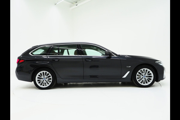 BMW 5 Serie Touring 530e xDrive | Panoramadak | Leder | Sfeerlicht | Carplay | Camera | Stoelverwarming