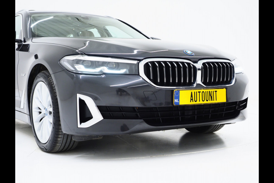 BMW 5 Serie Touring 530e xDrive | Panoramadak | Leder | Sfeerlicht | Carplay | Camera | Stoelverwarming
