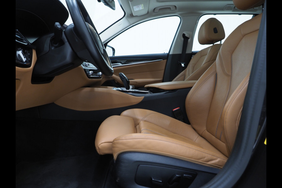 BMW 5 Serie Touring 530e xDrive | Panoramadak | Leder | Sfeerlicht | Carplay | Camera | Stoelverwarming