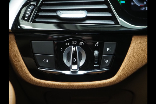 BMW 5 Serie Touring 530e xDrive | Panoramadak | Leder | Sfeerlicht | Carplay | Camera | Stoelverwarming