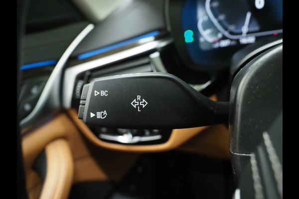 BMW 5 Serie Touring 530e xDrive | Panoramadak | Leder | Sfeerlicht | Carplay | Camera | Stoelverwarming