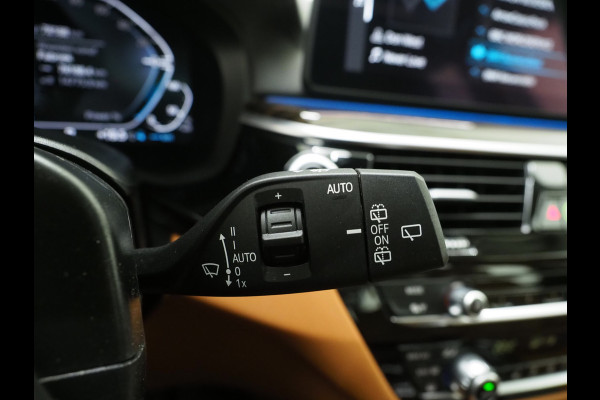BMW 5 Serie Touring 530e xDrive | Panoramadak | Leder | Sfeerlicht | Carplay | Camera | Stoelverwarming
