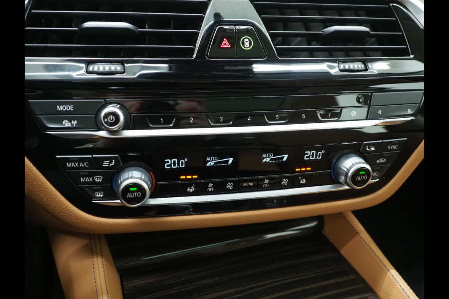BMW 5 Serie Touring 530e xDrive | Panoramadak | Leder | Sfeerlicht | Carplay | Camera | Stoelverwarming