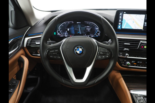 BMW 5 Serie Touring 530e xDrive | Panoramadak | Leder | Sfeerlicht | Carplay | Camera | Stoelverwarming