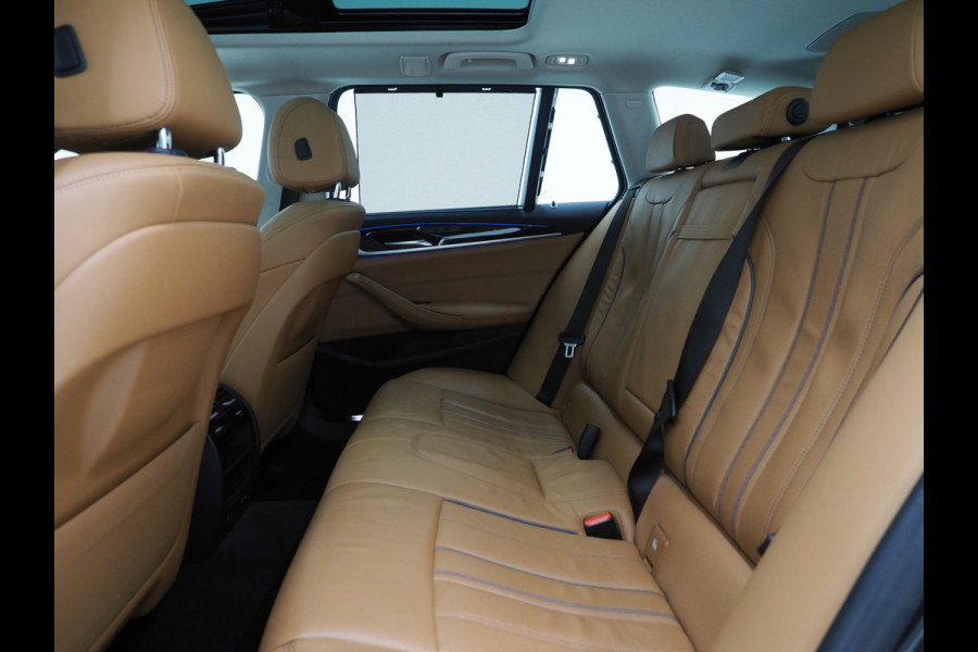 BMW 5 Serie Touring 530e xDrive | Panoramadak | Leder | Sfeerlicht | Carplay | Camera | Stoelverwarming