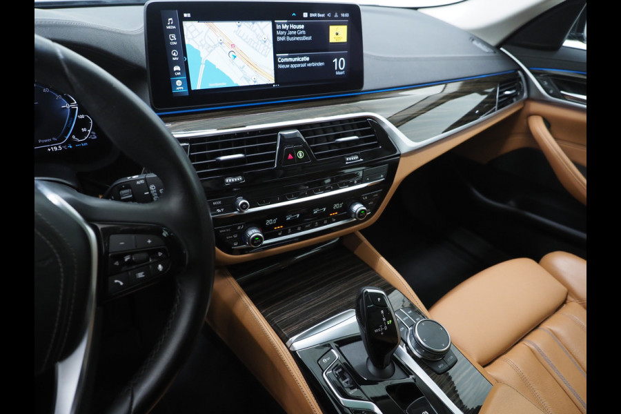 BMW 5 Serie Touring 530e xDrive | Panoramadak | Leder | Sfeerlicht | Carplay | Camera | Stoelverwarming