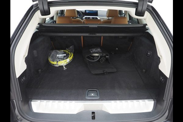BMW 5 Serie Touring 530e xDrive | Panoramadak | Leder | Sfeerlicht | Carplay | Camera | Stoelverwarming