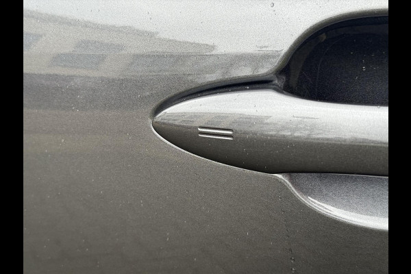 Toyota Yaris Cross 1.5 Hybrid First Edition Plus | Parkeersensoren, Stoel + Stuurverwarming, Groot scherm, Keyless, 17 inch