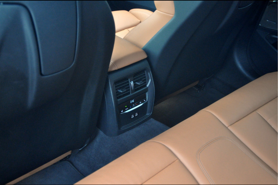 BMW 3 Serie Touring M340i xDrive Business Edition | Panoramadak | Laser | HUD | HK Audio | Premium Selection garantie t/m 09/2027