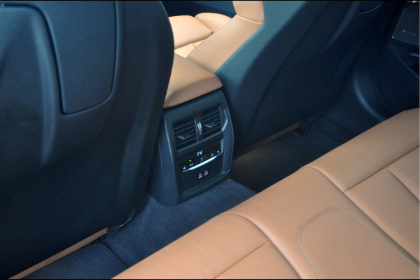 BMW 3 Serie Touring M340i xDrive Business Edition | Panoramadak | Laser | HUD | HK Audio | Premium Selection garantie t/m 09/2027