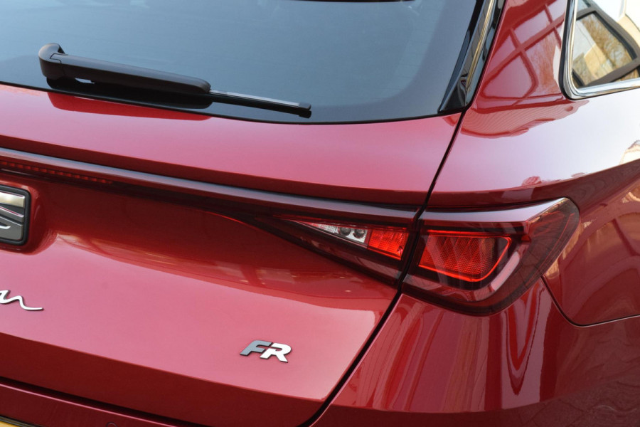 Seat Leon Sportstourer 1.5 eTSI FR|Cam.|Trekh.|ACC|Stoel+stuurverw.