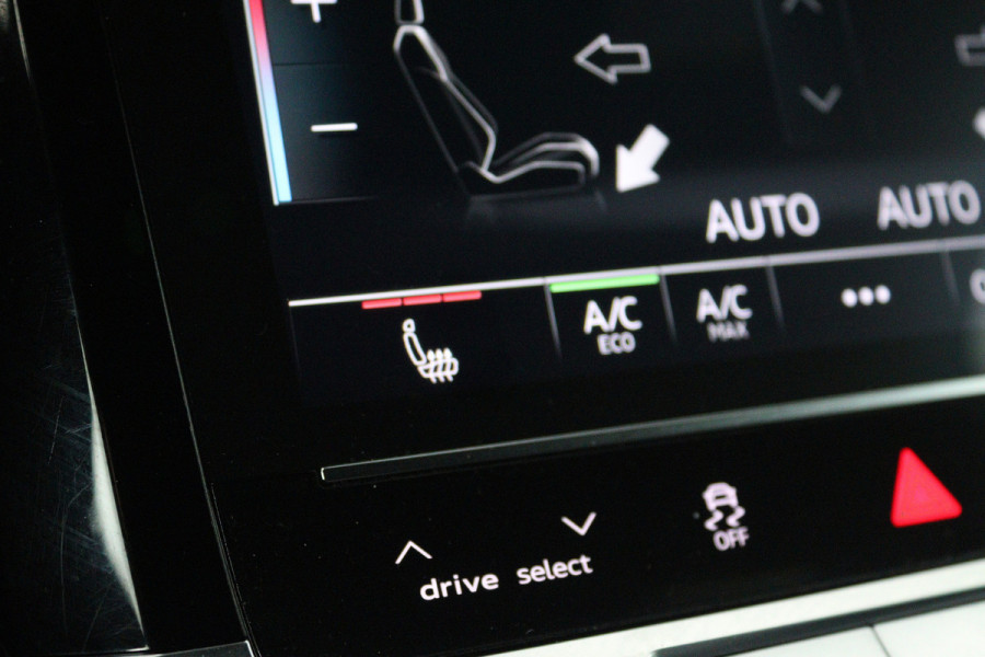 Audi e-tron 55 quattro S edition 95 kWh (TREKHAAK, B&O SOUND, SOH 92%, STOEL/STUUR VERWARMING, CRUISE ADAPTIEF, ELEKTR STOELEN)