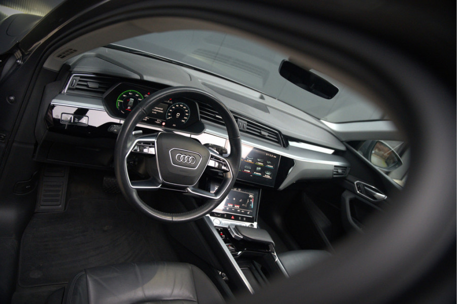 Audi e-tron 50 quattro Business edition Plus 71 kWh | Black Edition | Panoramadak | Camera | Memory Seats | Ambiance Verlichting | Luchtvering | Adaptive Cruise Control | Keyless | Matrix LED | Leder | Stoelverwarming | NAP |