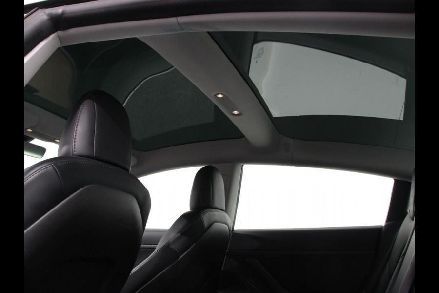 Tesla Model 3 Standard RWD Plus 60 kWh Panorama dak Navigatie Leder Parkeersensoren Camera 19" Sport Wheels
