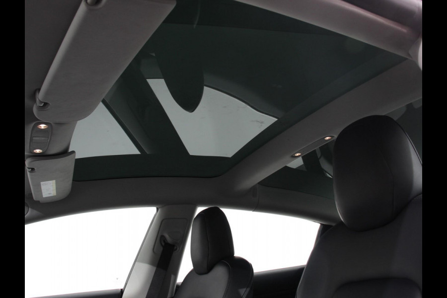 Tesla Model 3 Standard RWD Plus 60 kWh Panorama dak Navigatie Leder Parkeersensoren Camera 19" Sport Wheels