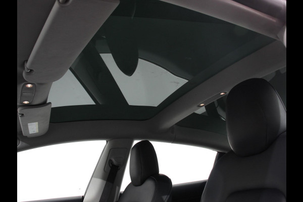 Tesla Model 3 Standard RWD Plus 60 kWh Panorama dak Navigatie Leder Parkeersensoren Camera 19" Sport Wheels