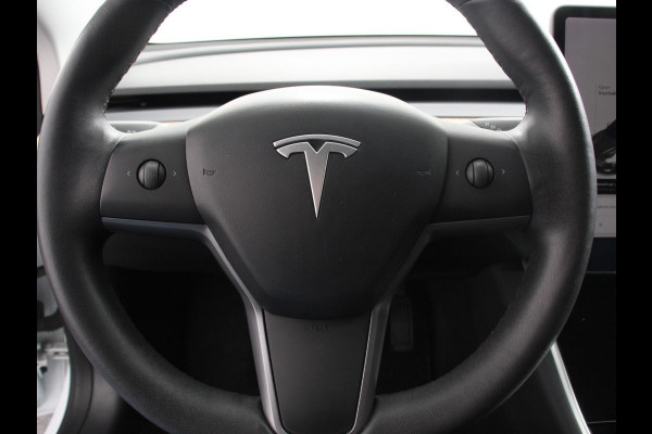 Tesla Model 3 Standard RWD Plus 60 kWh Panorama dak Navigatie Leder Parkeersensoren Camera 19" Sport Wheels
