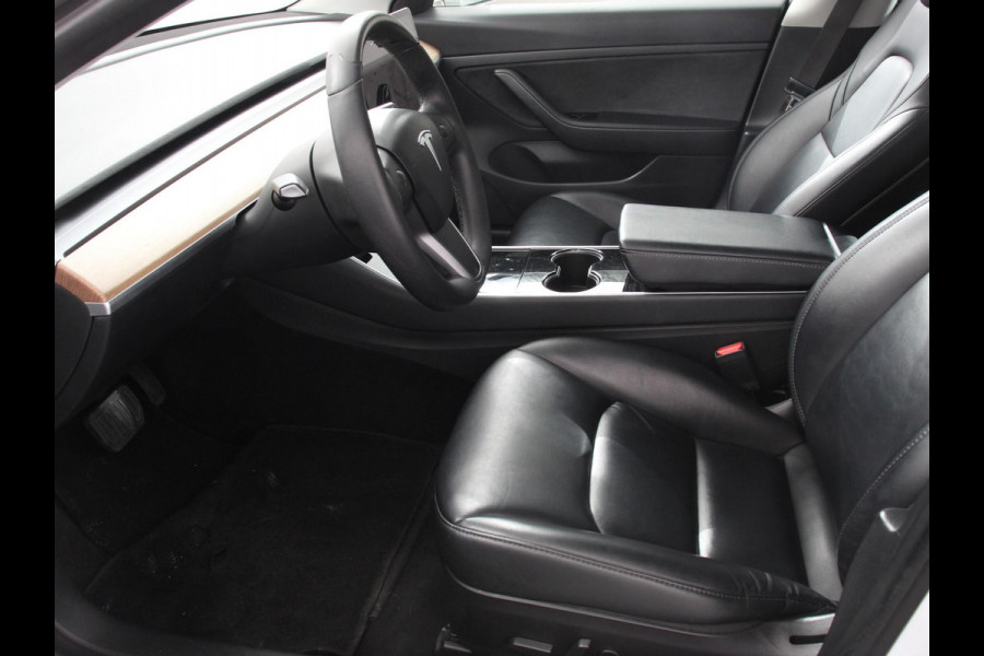 Tesla Model 3 Standard RWD Plus 60 kWh Panorama dak Navigatie Leder Parkeersensoren Camera 19" Sport Wheels