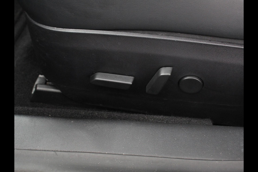 Tesla Model 3 Standard RWD Plus 60 kWh Panorama dak Navigatie Leder Parkeersensoren Camera 19" Sport Wheels