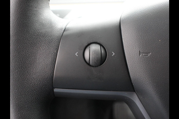 Tesla Model 3 Standard RWD Plus 60 kWh Panorama dak Navigatie Leder Parkeersensoren Camera 19" Sport Wheels