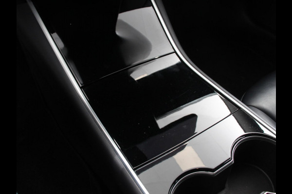 Tesla Model 3 Standard RWD Plus 60 kWh Panorama dak Navigatie Leder Parkeersensoren Camera 19" Sport Wheels