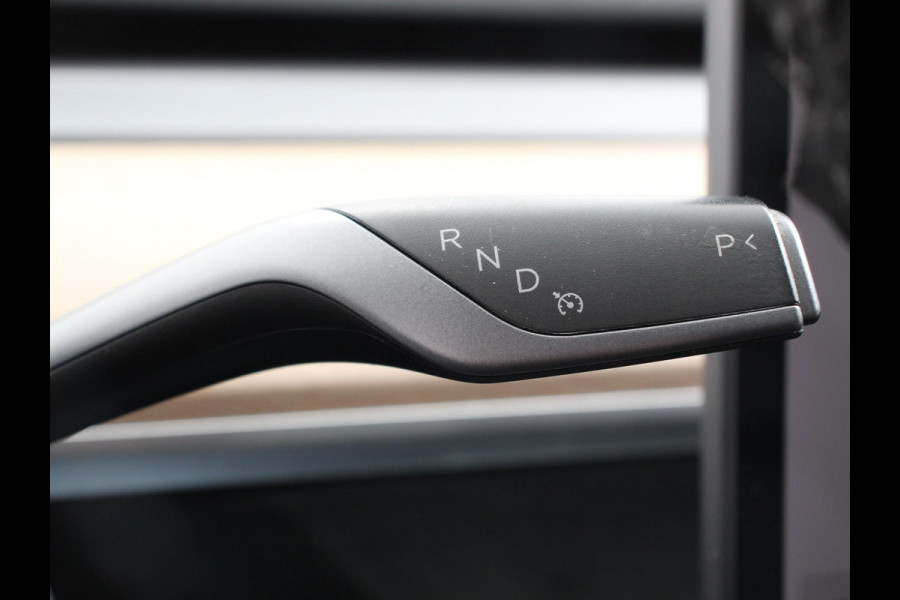 Tesla Model 3 Standard RWD Plus 60 kWh Panorama dak Navigatie Leder Parkeersensoren Camera 19" Sport Wheels